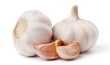Garlic treats warts
